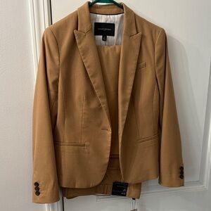 Women’s Soft 4P/6P Banana Republic Camel Suit